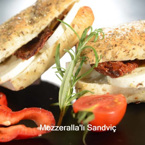 Mozzzerallalı Sandviç Mozzzerallalı Sandviç